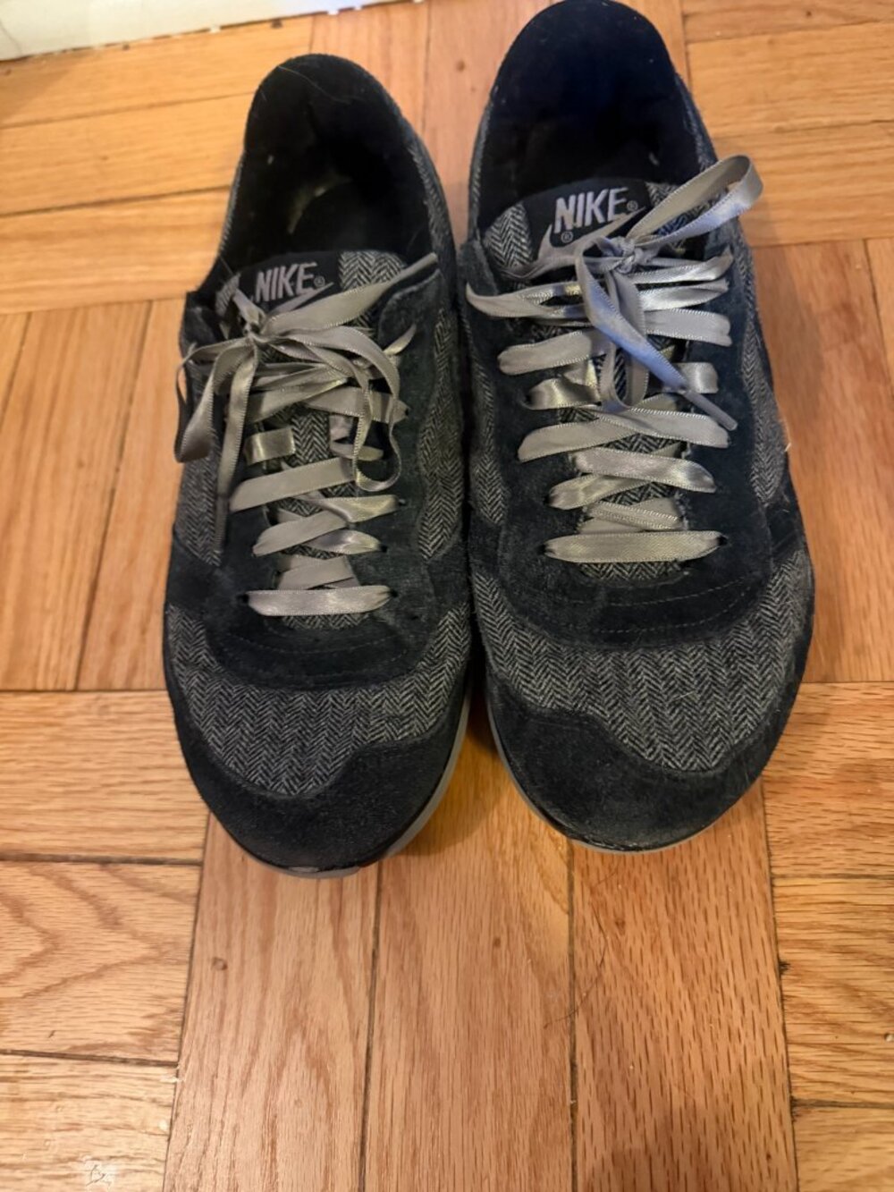 Nike Size 9 Eclipse Black/Grey Herringbone Tweed & Suede Sneakers